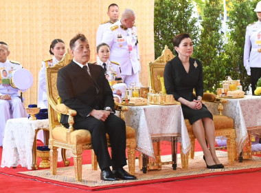 พระเจ้าอยู่หัวและพระราชชินี ทรงเปิดอาคารมูลนิธิพระดาบส ... พารามิเตอร์รูปภาพ 2